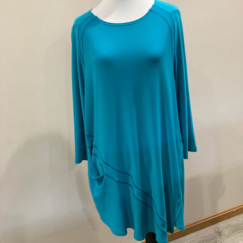 Woman’s Sympli size 12 long tunic top